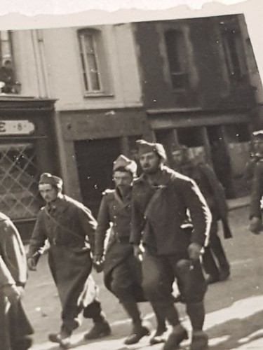 Foto fronte occidentale Francia 1940 belgo-francese prigionieri + ""Cafe Du Marche"" + più orig - Foto 4 di 8