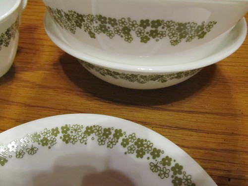 Corelle Dinnerware for two "Spring Blossom Green" also known as "Crazy Daisy" - Picture 3 of 3