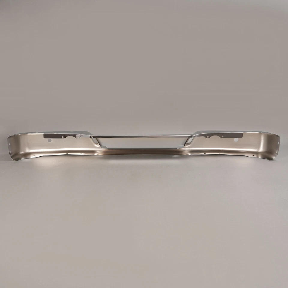 Parachoques trasero cromado con orificio de sensor para Chevy Express y GMC Savana 2500 1996-2025 Foto 4 de 4