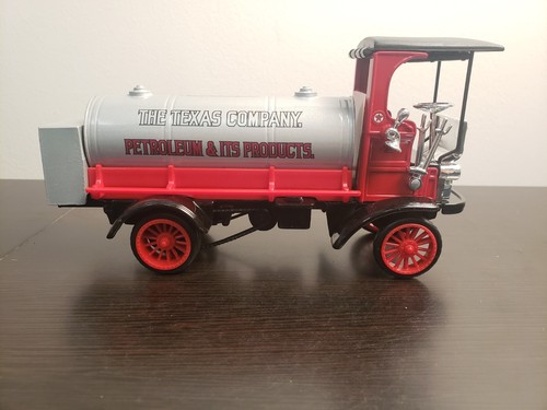 Ertl - F122 - 1910 Mack Texaco Tanker Locking Coin Banker with Key - Diecast - Picture 6 of 12