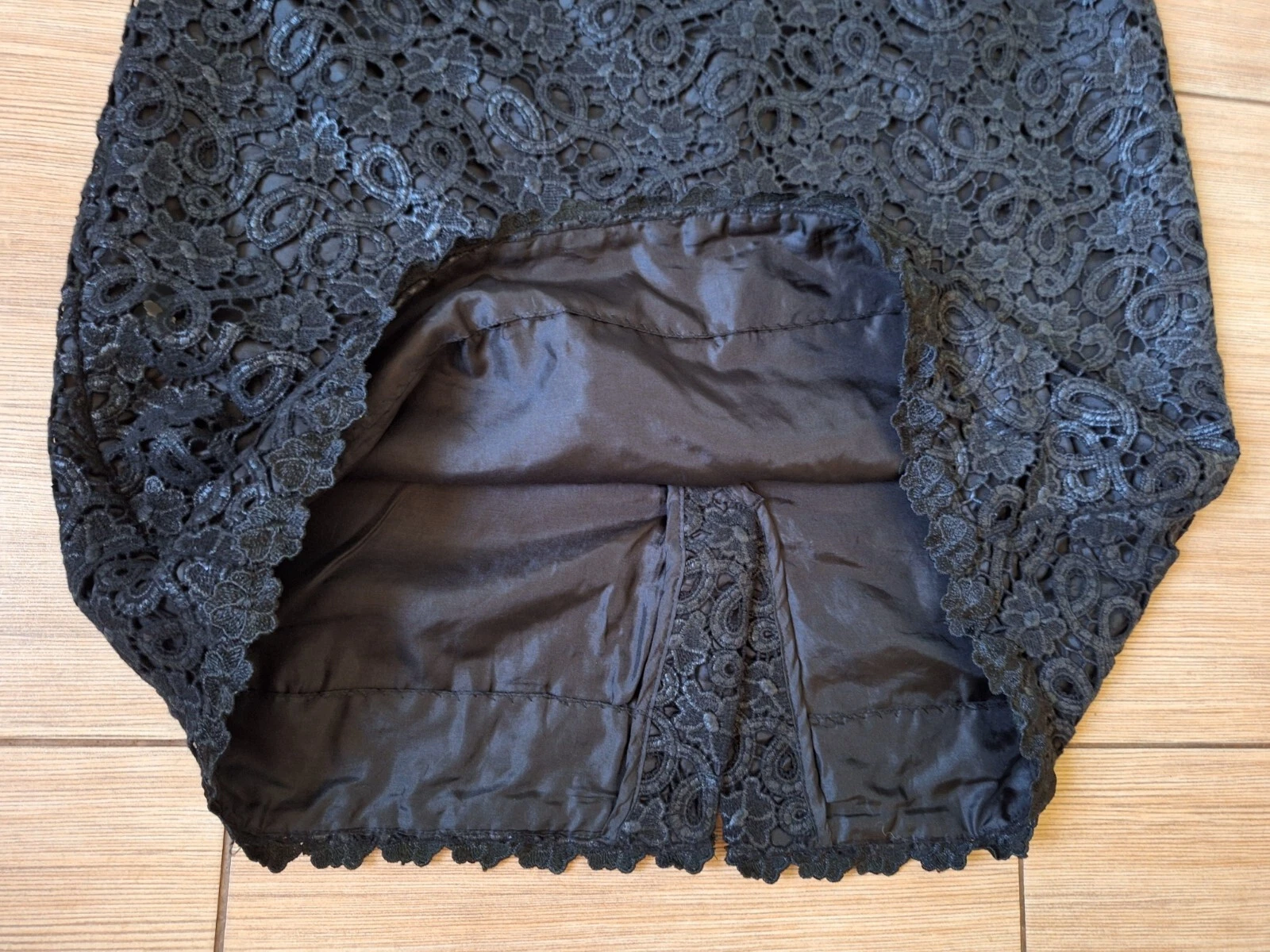 Gonna donna Kate Spade foderata in pizzo taglia 10 M (W30) ottime condizioni.