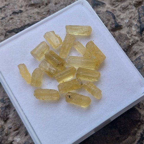 37 Carat Natural Yellow Color Aquamarine Beryl Raw Rough Pencil Shape 17 PCS Lot - Picture 14 of 24