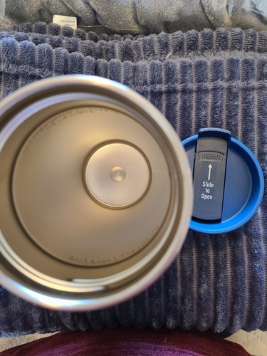 Thermos stainless steel insulated, blue twist top, slide to open - Picture 3 of 3