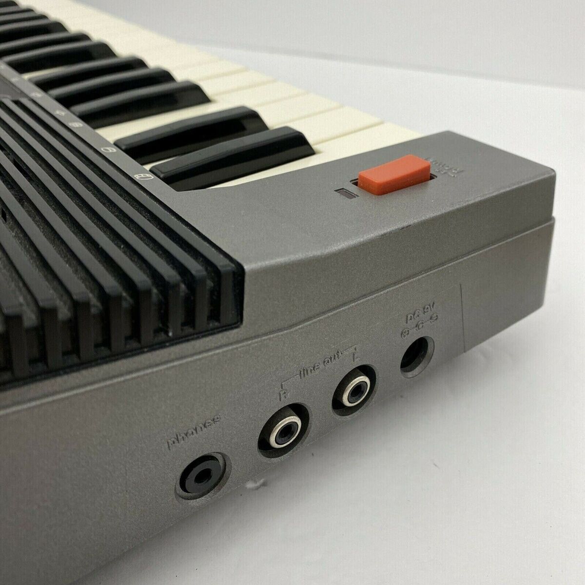CASIO SK-200 Vintage Sampling Beat-Maker Keyboard Works Well CASIO SK-200 Vintage Sampling Beat-Maker Keyboard Works Well
