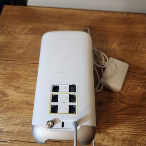 Xfinity xFi Gateway Router XB8-T Triband Wifi CGM4981COM Works With Power Cord - Picture 3 of 8