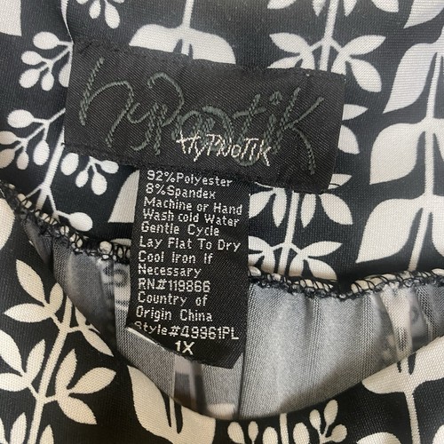 Vintage Hypnotic Black & White Floral Smocked Scoop Neck Blouse Junior size 1X - Picture 5 of 5