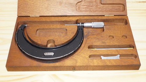 Starrett 436 4-5" .0001" Reibungskausche Außen Mikrometer mit Koffer
