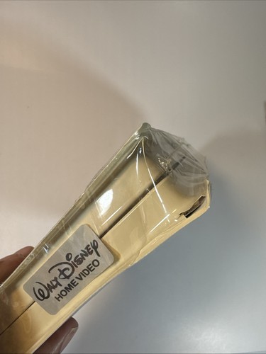 Disney’s Robin Hood Clamshell VHS Black Diamond Edition - Picture 5 of 6
