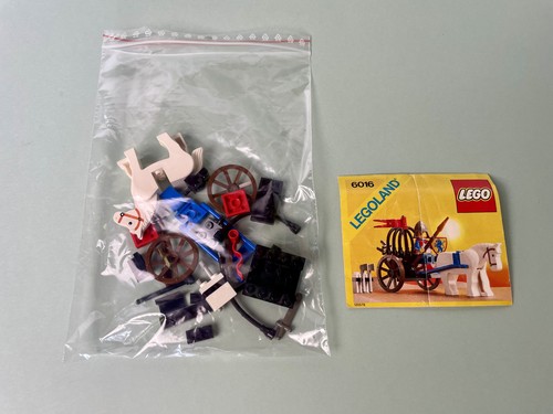 LEGO Castle: Knights' Arsenal (6016) mit Anleitung. Ritter fehlt. - Bild 1 von 3