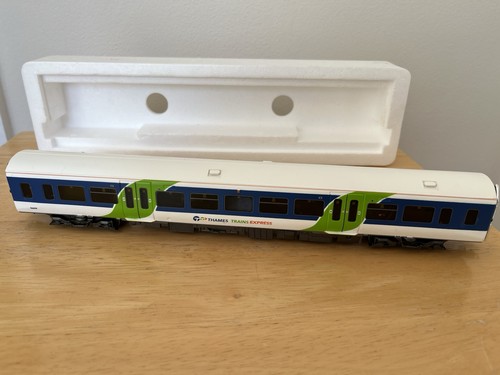 Bachmann Class 166 (3 Car) DMU-Thames Trains-Original box & Excellent Condition - Picture 3 of 10