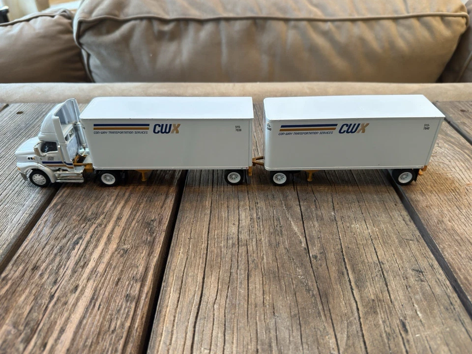Semi fundido a presión Tonkin Con-way Western Express CWX 1/53 con remolque tándem Foto 2 de 4