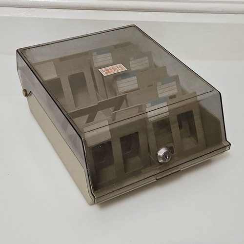 Vintage 5,25" + 3,5" Disketten Aufbewahrungsbox Box Halter 1980er Computer Requisite - Bild 6 von 11