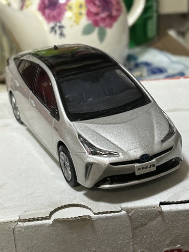 1/30 TOYOTA Prius Color Sample Novelty silver Mini Car junk Door mirror missing