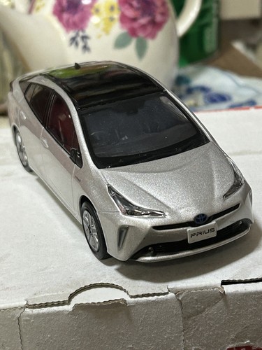 1/30 TOYOTA Prius Color Sample Novelty silver Mini Car junk Door mirror missing - Picture 1 of 7