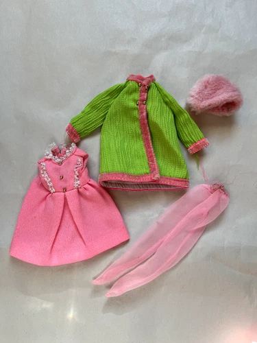 Vintage Barbie skipper #1747 pink Princess jacket green pink trim