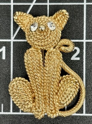 Vintage Napier Cat Brooch Rope Texture Rhinestone Eyes Gold Tone