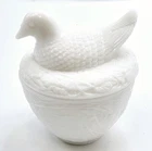 Vtg Avon Milk Glass Small Bird on a Nest Lidded Trinket Candy Dish Collectible