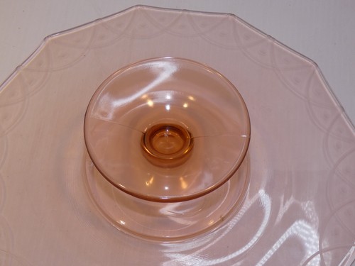 Vintage rosa Depression Glas Sockel Kuchenplatte, Linie/Punkt Ätzung - Bild 6 von 6