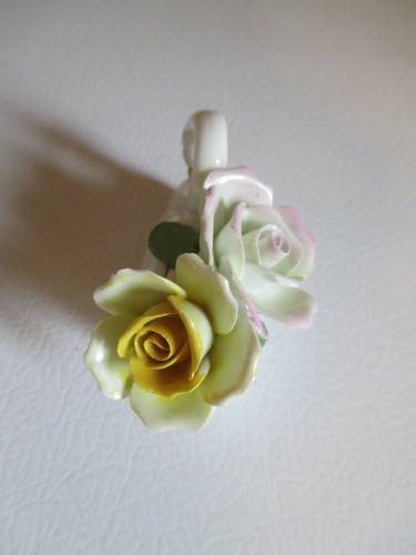Vintage Staffordshire Fine Bone China Small Swan Flower Figurine Made in England - Picture 2 of 4