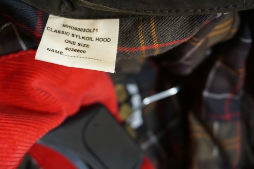 RARO | CHAQUETA CON CAPUCHA DE ALGODÓN BARBOUR SMALL OWESTRY OXDALE $695 ROJO VERDE - Imagen 5 de 10