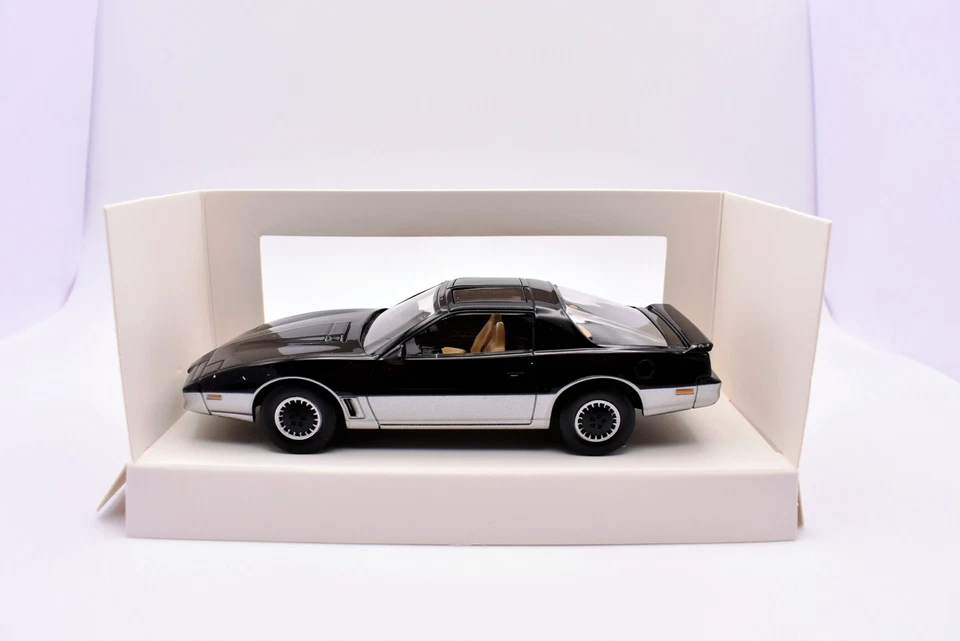 Modellino auto scala 1:43 Pontiac Firebird SUPERCAR KARR diecast modellismo car - Immagine 3 di 4