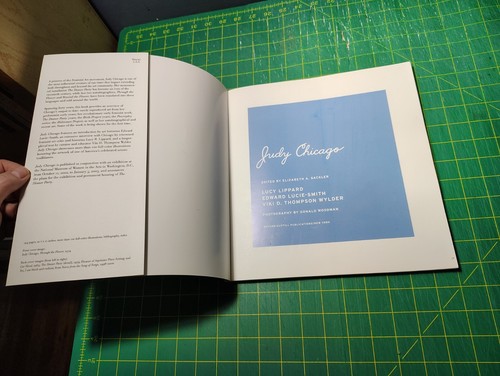 Judy Chicago Edited by Elizabeth A. Sackler Watson-Guptill PB 2002 1st Print - Imagen 6 de 7