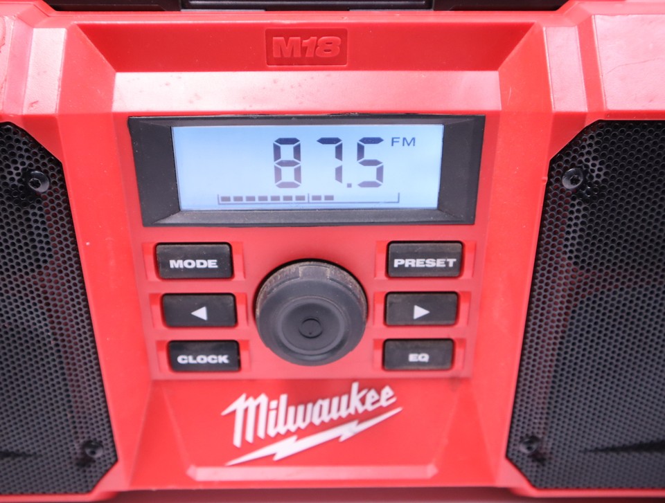 milwaukee-2890-20-cordless-jobsite-radio-45242364244-ebay