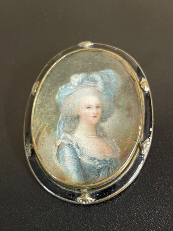 miniature portrait brooch depicting a royal lady in a blue dress Vintage victori
