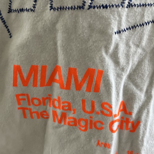 The Nike Tee Miami Florida The Magic City EHBR City T-Shirt SZ Medium 386 305 - Picture 3 of 7