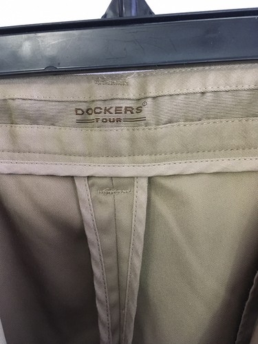 Dockers Tour Golf Pants Khaki Mens Size 40 x 30 Pleated Cuffed Tan J2 - Picture 4 of 12