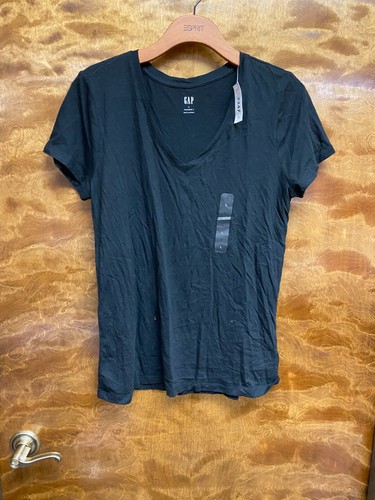 Women NWT "Gap" black T-shirt Size large. Reg. $16.99