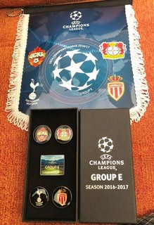 TOTTENHAM HOTSPUR UEFA CHAMPIONS LEAGUE 2016/17 PENNANT & PIN BADGE SET EXENT.