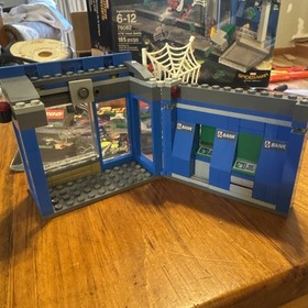 LEGO Marvel: ATM Heist Battle (76082) - 100% with box and instructions 