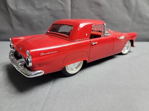 1955 Ford Thunderbird (Red) Removable Top 1/18 Scale REVELL - Picture 9 of 16