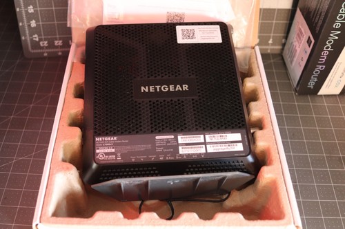 NETGEAR Nighthawk AC1900 C7000V2 Wi Fi Cable Modem Router - Picture 3 of 5