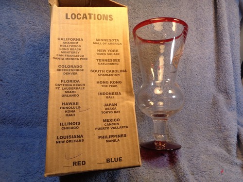 BUBBA GUMP SHRIMP CO. Bayou Hurricane Red Trim Drink HONOLULU Glas Restaurant - Bild 16 von 17
