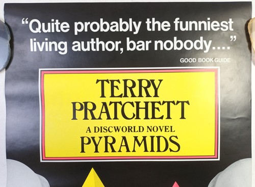 TERRY PRATCHETT * SIGNED * DBLE-SIDED DISCWORLD PYRAMIDS / GOOD OMENS POSTER - Picture 2 of 9