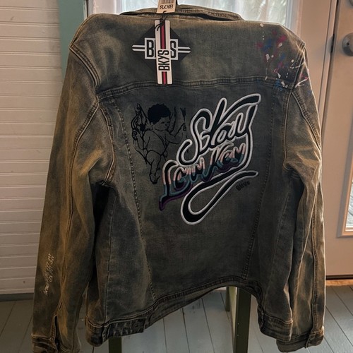 Black Keys Stay LowKey Farbspritzer Jeansjacke (weiß/blau/pink) KYS Neu mit Etikett - Bild 3 von 4