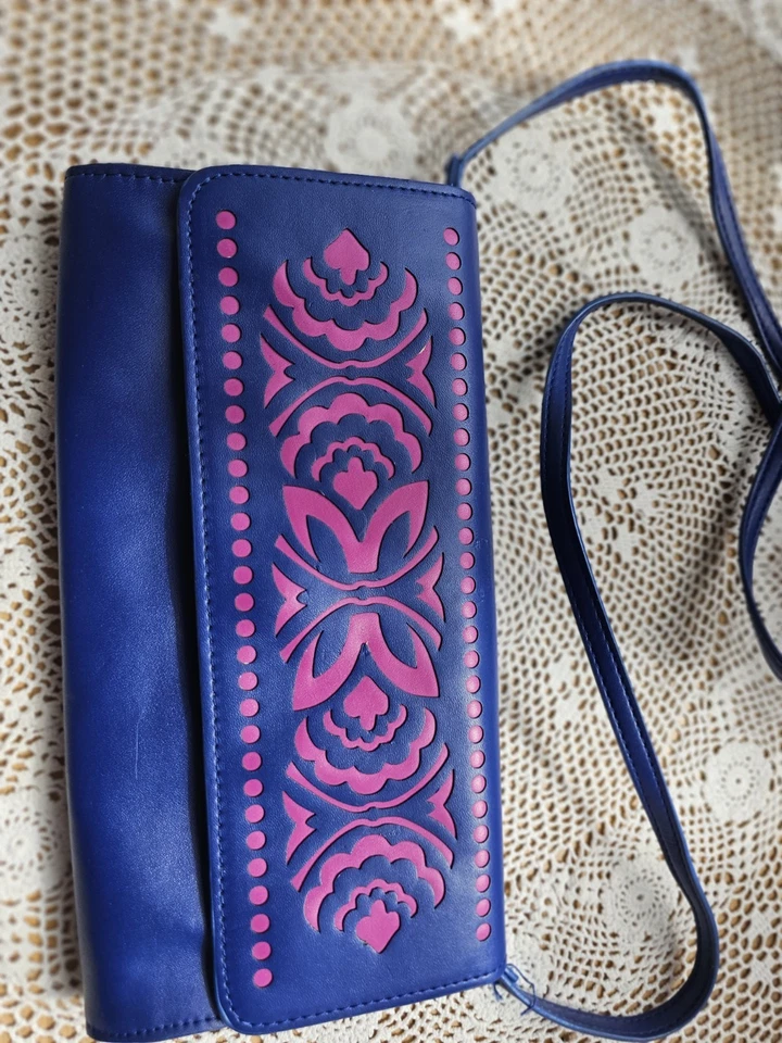 Bolso sin asas/bross vintage Vera Bradley azul con correa desmontable recortada rosa Foto 2 de 4