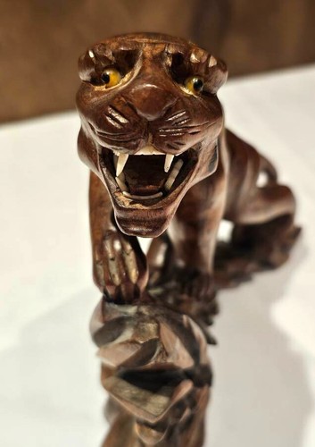 Impresionante conjunto vintage de dientes ojos de vidrio de tigres de palo de rosa tallados a mano años 60 - Imagen 7 de 10