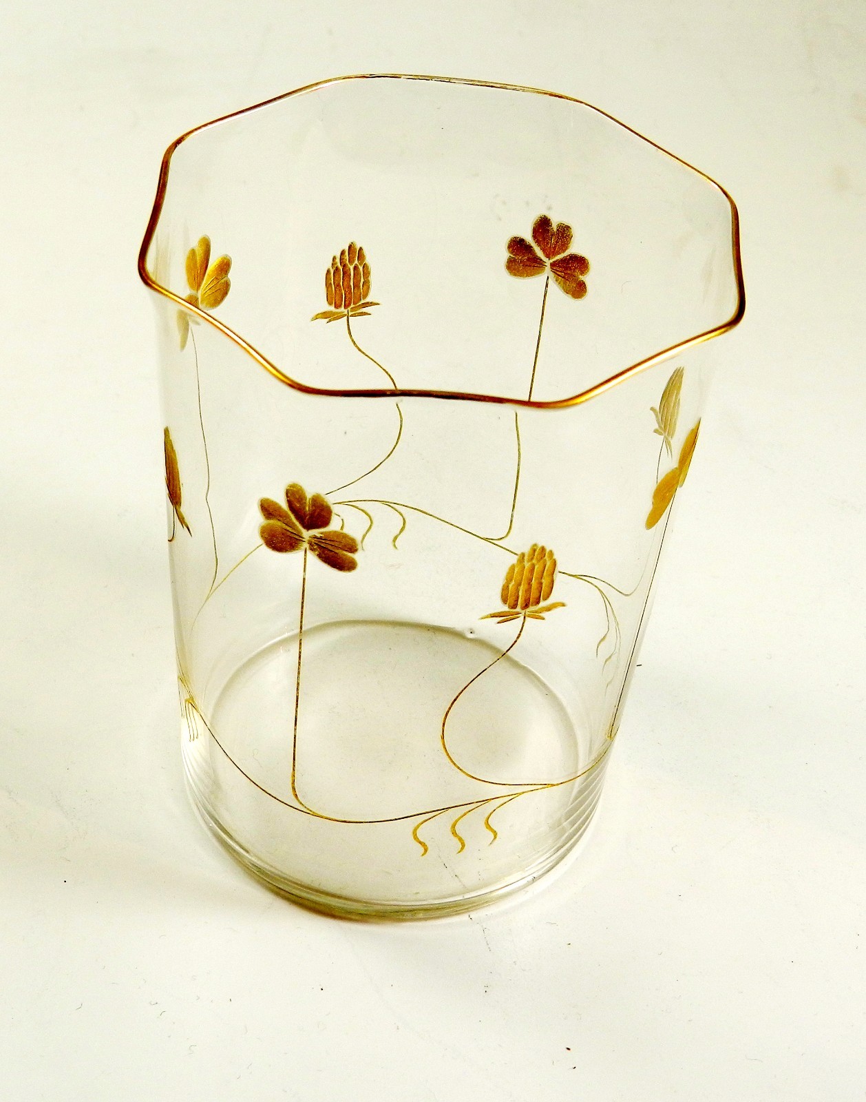 Details zu Jugendstil Becher Farbl. Glas: Kleeblatt u. -blüte. Schliff Gold bemalt Um 1920. Schnäppchen Popularität