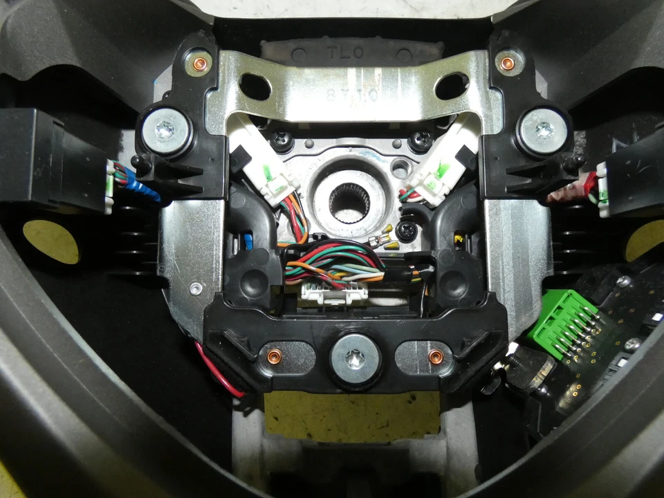 Lenkrad Honda Accord VIII Tourer CW3 BJ 2009 Leder defekt, Schaltwippe fehlt - Bild 4 von 4