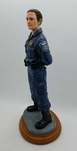 Vanmark Blue Hats of Bravery MAN IN BLUE Police Figurine PE88895 1/1646 - Picture 2 of 12