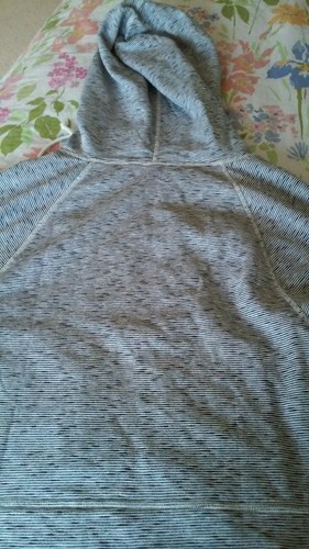 NUEVA SUDADERA CON CAPUCHA VICTORIA'S SECRET "ANGEL" TALLA S $59.50 - Imagen 6 de 7