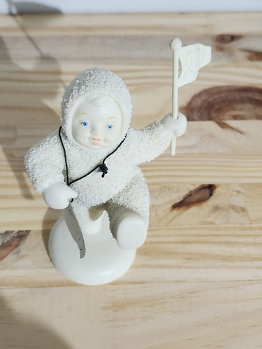 3.5 inch tall Dept 56 Snowbabies Follow Me Figurine #F1 - Picture 2 of 9