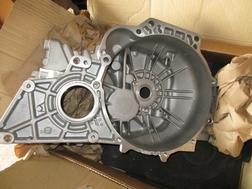 2004-2006 HYUNDAI TUCSON CLUTCH HOUSING # 43115-39401 FREE SHIPPING - Picture 4 of 12