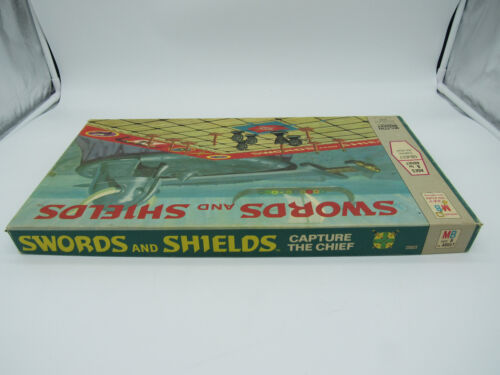 Swords and Shields Capture the Chief Board Game Milton Bradley Vintage 4006 - Bild 3 von 9