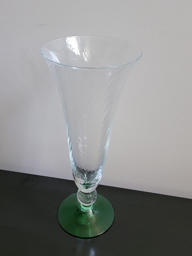 Rare Signed Orrefors Crystal Sweden Swirl Glass Vase w/ Green Foot Base 10 7/8" - Picture 2 of 15