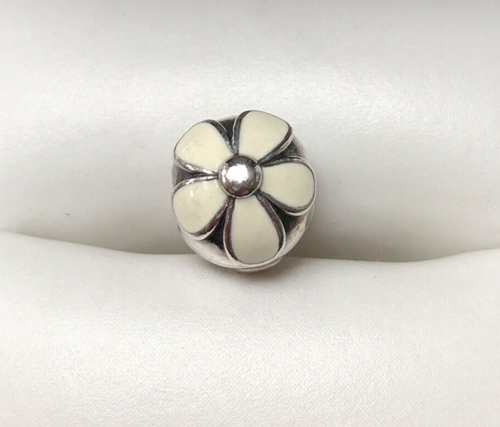 (3) Authentic PANDORA Darling Daisies & Cherry Blossom Clips, Grommets & Box!! - Picture 4 of 10