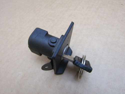 Interruptor de encendido, bloqueo de asiento y llave LML Star Deluxe 2009 6.743 millas (14391) - Imagen 8 de 8